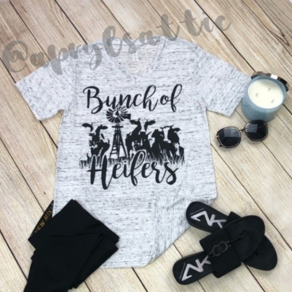 🐮🐄T-Shirt “Bunch of Heifers” runs big but soft! - Picture 2 of 3